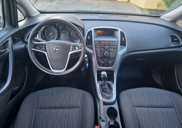 Opel Astra cena 28600 przebieg: 162600, rok produkcji 2013 z Paczków małe 79